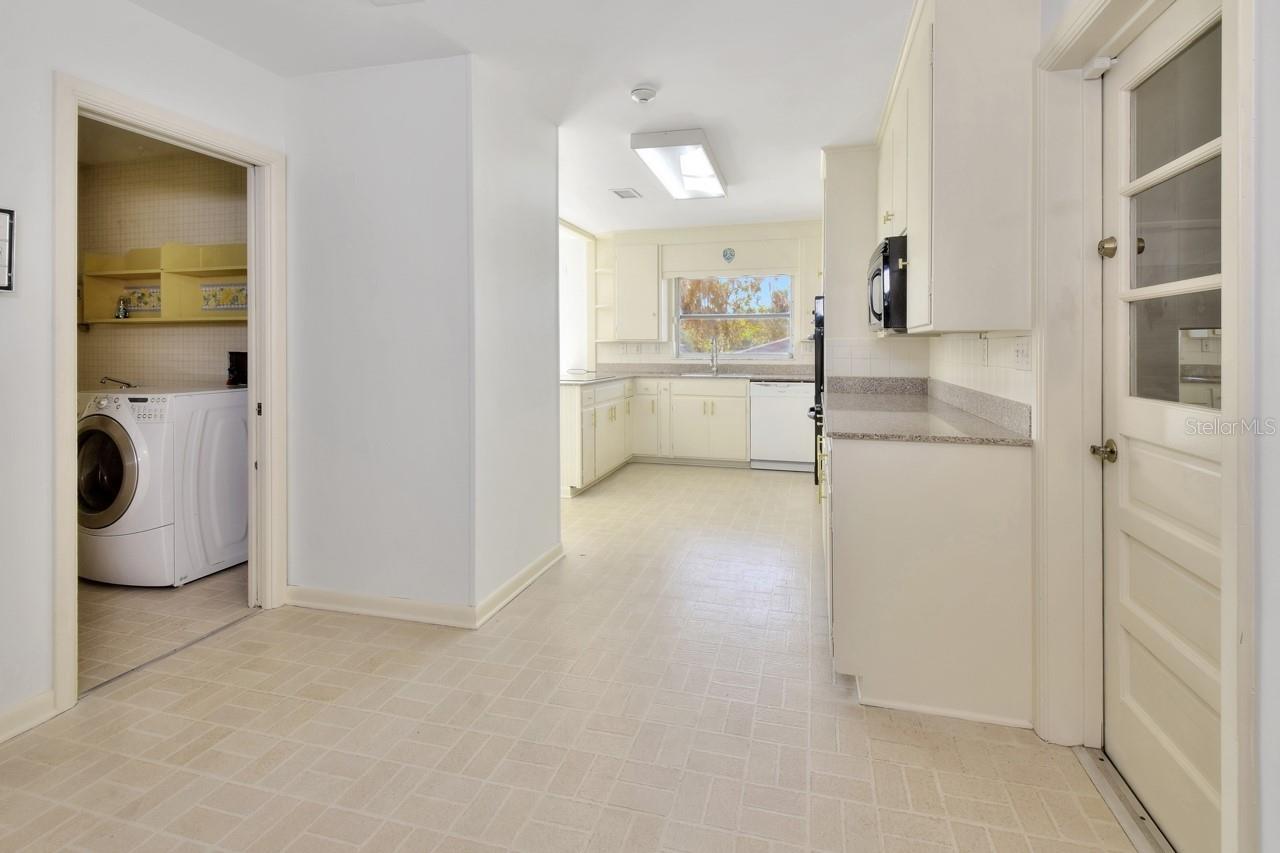 Image 15 of 41 For 129 Brooks Avenue