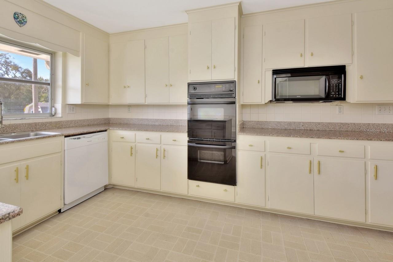 Image 17 of 41 For 129 Brooks Avenue