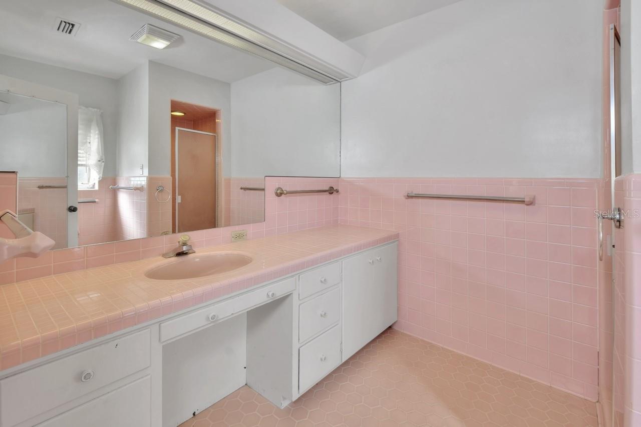 Image 24 of 41 For 129 Brooks Avenue