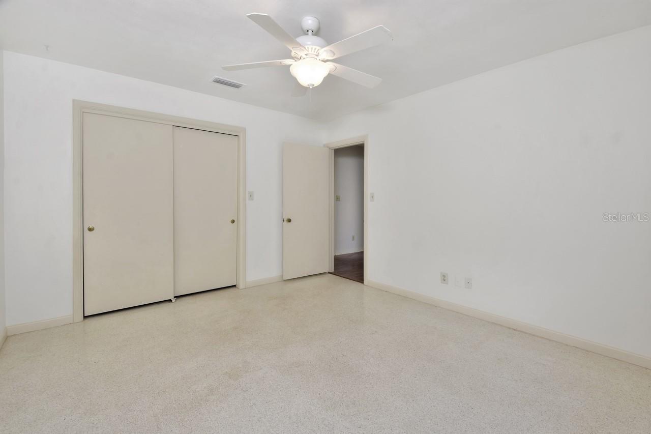 Image 25 of 41 For 129 Brooks Avenue