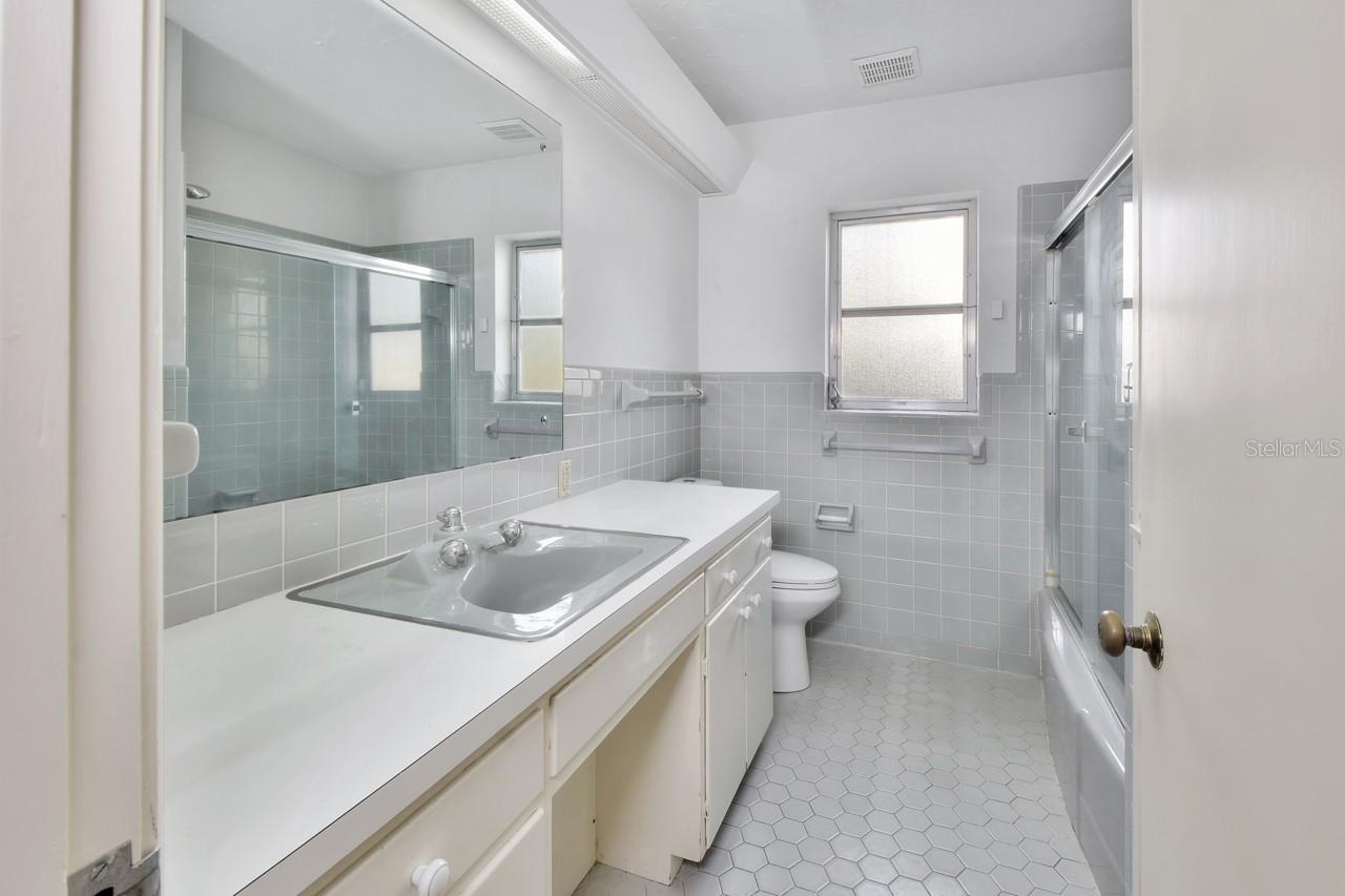 Image 26 of 41 For 129 Brooks Avenue