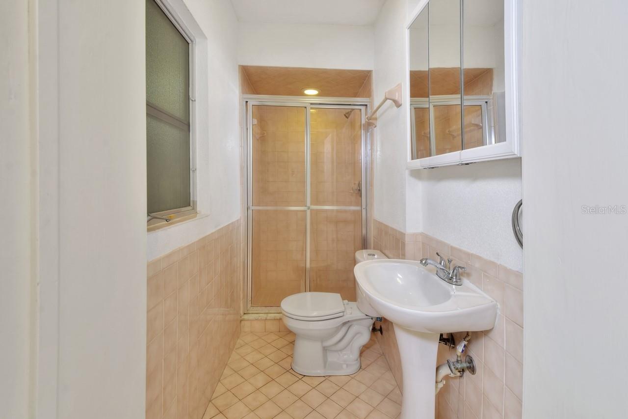 Image 29 of 41 For 129 Brooks Avenue