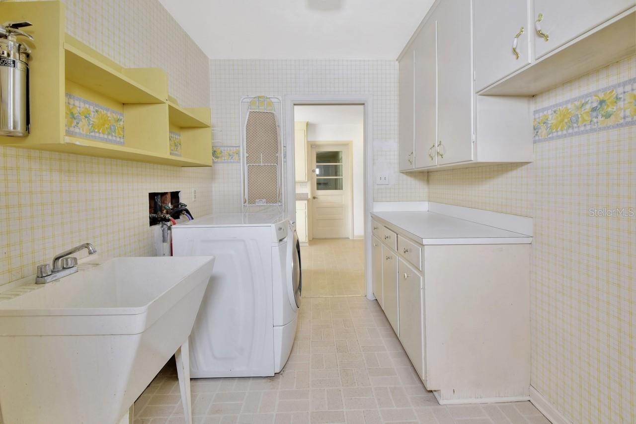 Image 30 of 41 For 129 Brooks Avenue