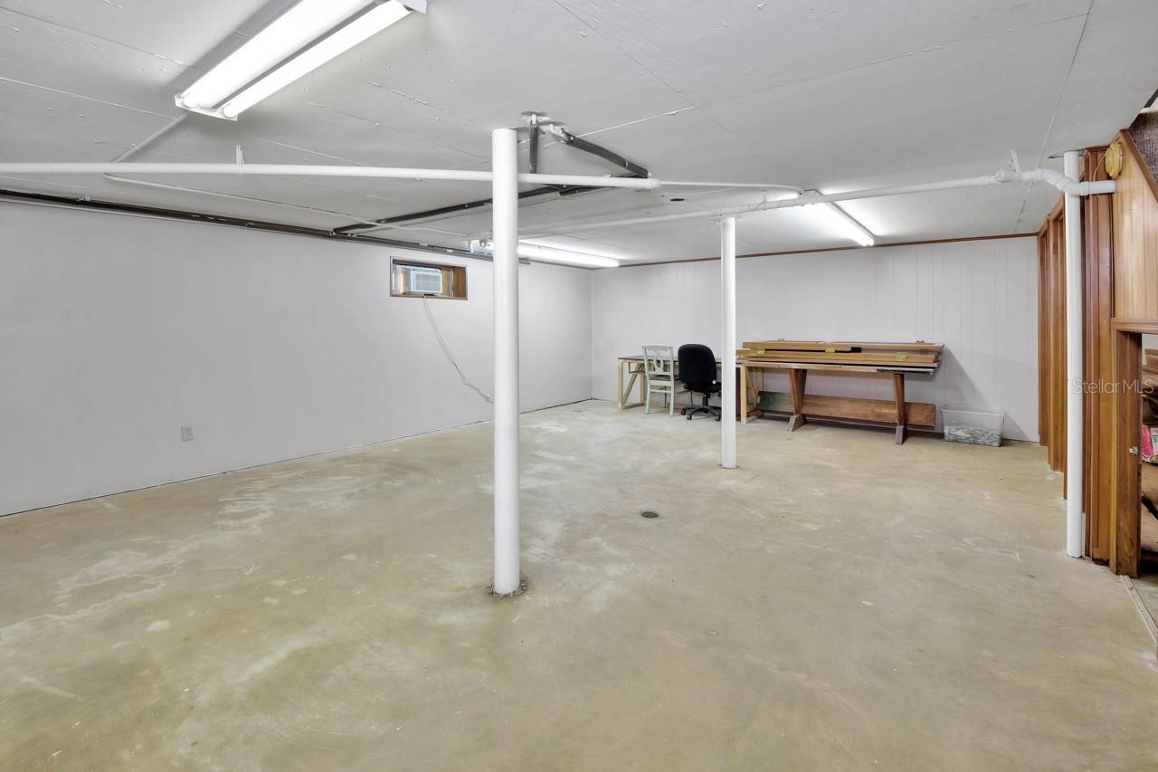 Image 32 of 41 For 129 Brooks Avenue