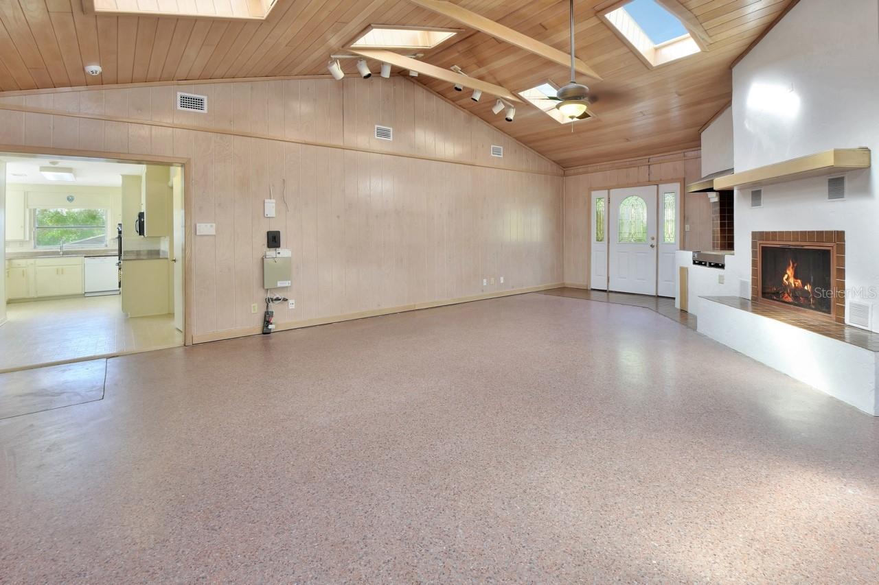 Image 6 of 41 For 129 Brooks Avenue