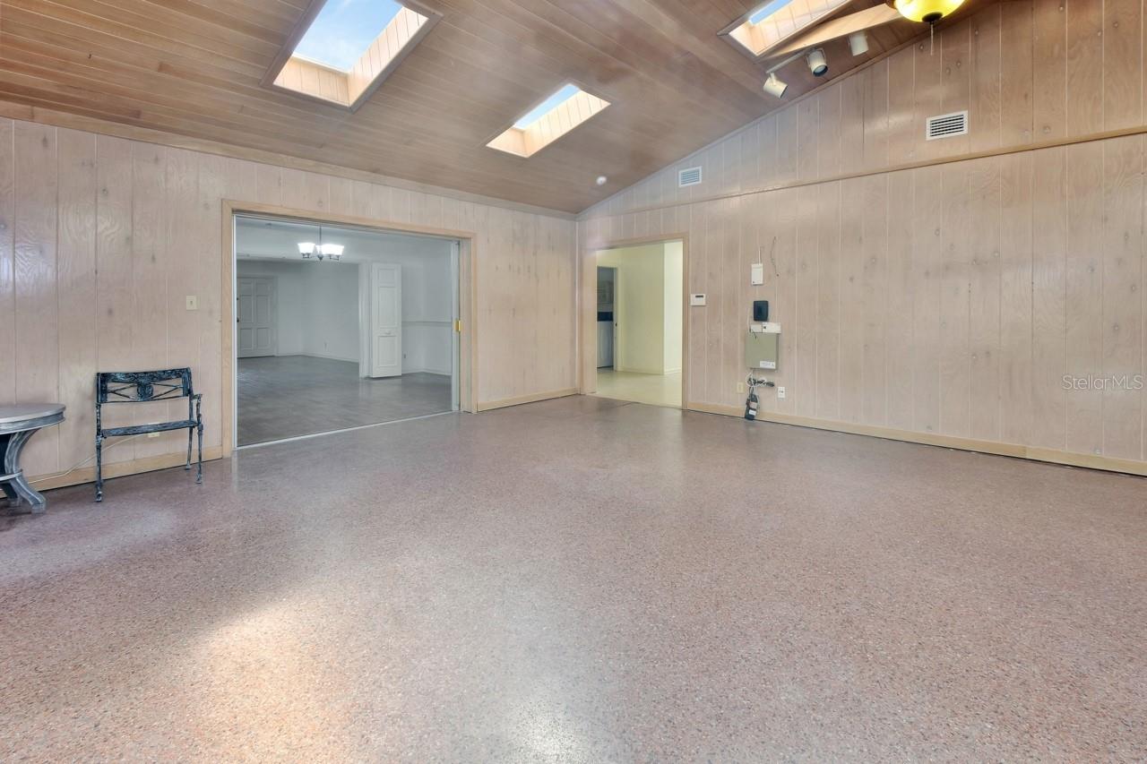 Image 7 of 41 For 129 Brooks Avenue