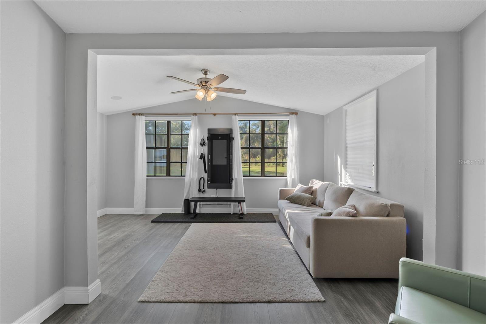 Image 17 of 36 For 212 Sheridan Avenue