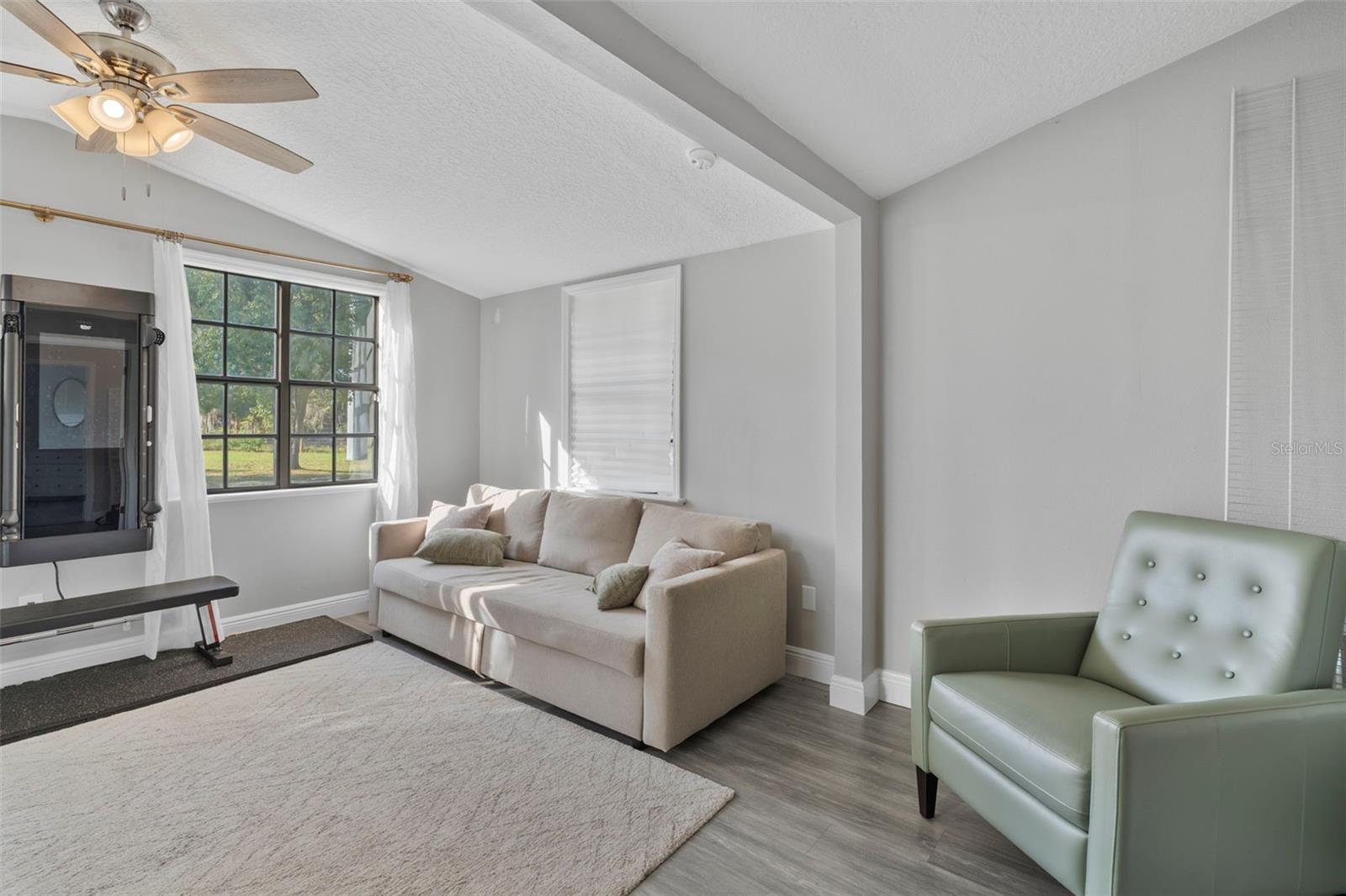 Image 18 of 36 For 212 Sheridan Avenue