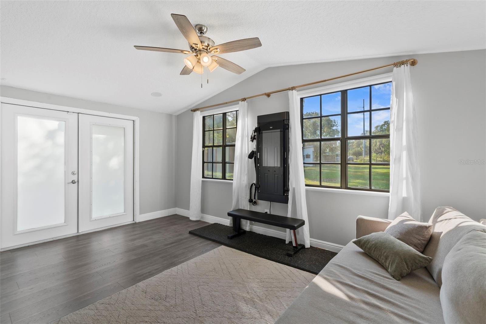 Image 19 of 36 For 212 Sheridan Avenue