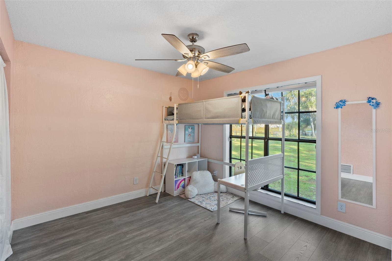 Image 23 of 36 For 212 Sheridan Avenue