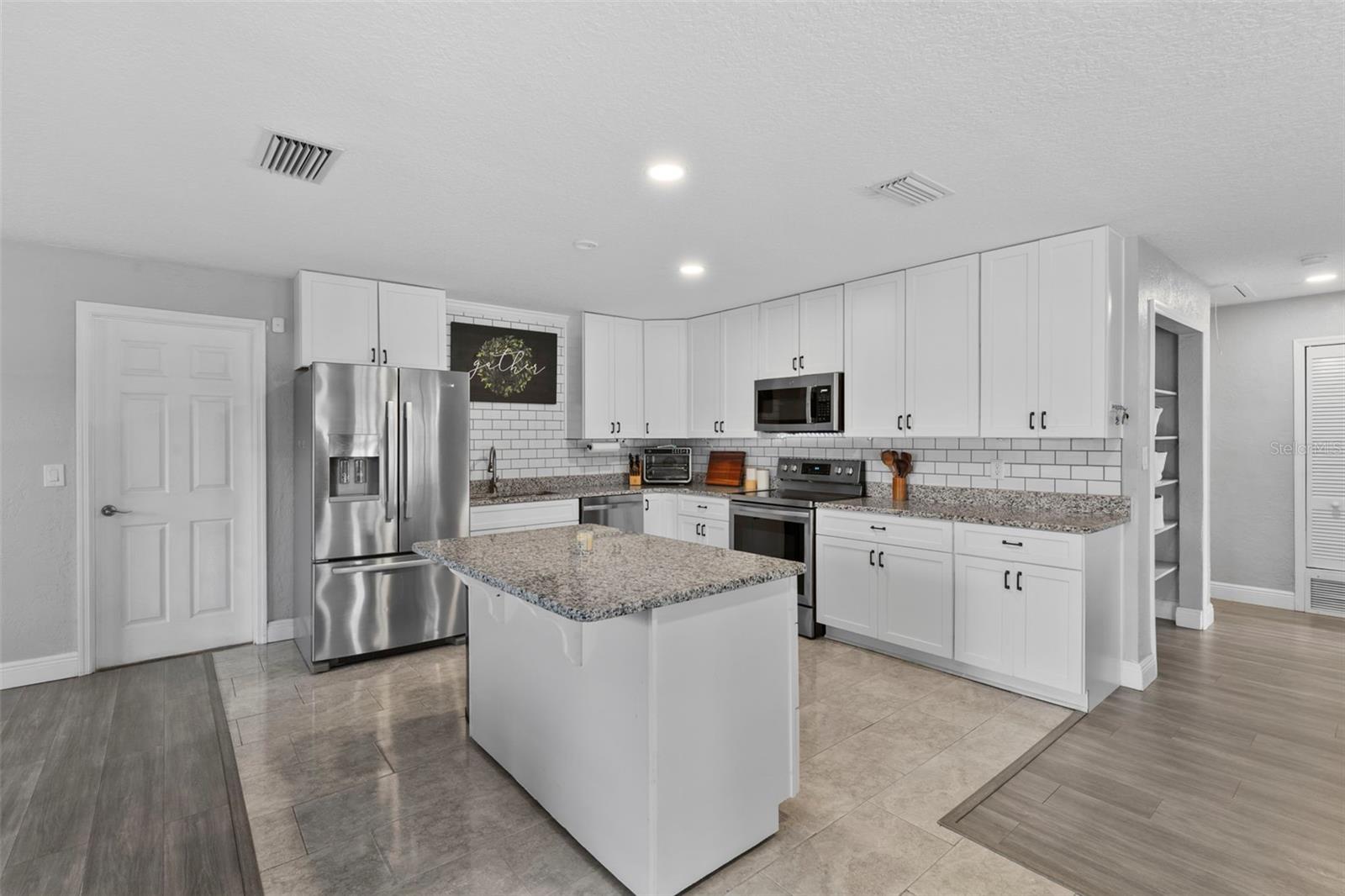 Image 7 of 36 For 212 Sheridan Avenue