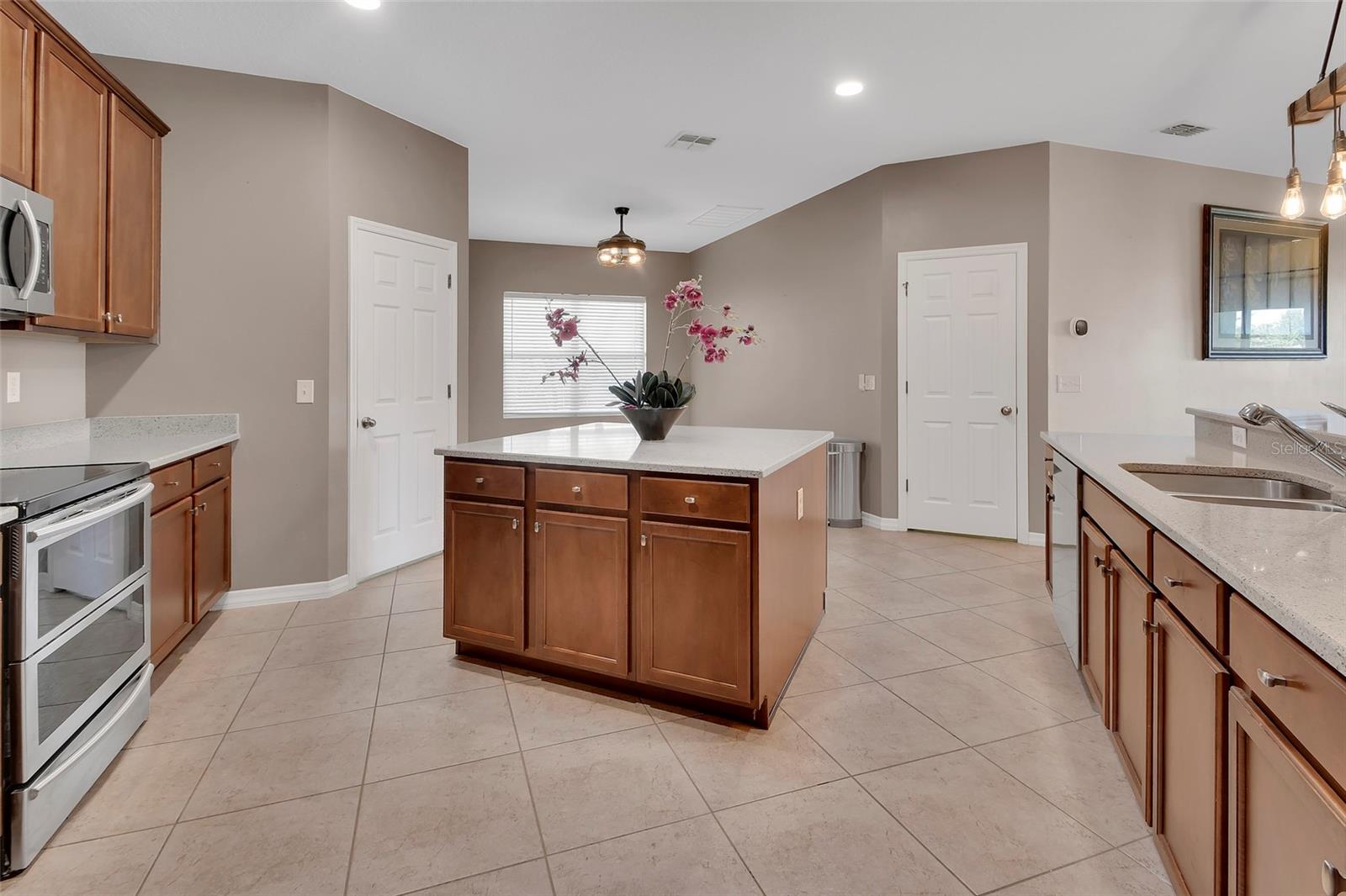 Image 12 of 60 For 1589 Blue Grass Boulevard