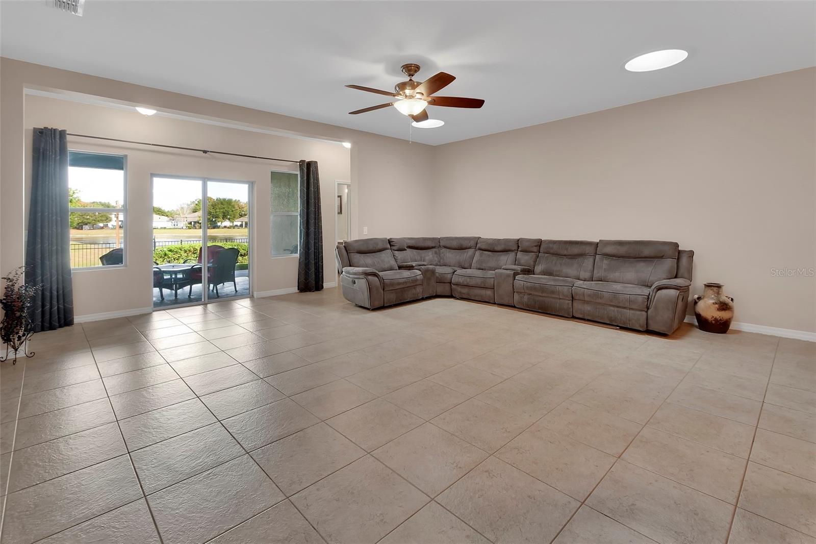 Image 5 of 60 For 1589 Blue Grass Boulevard