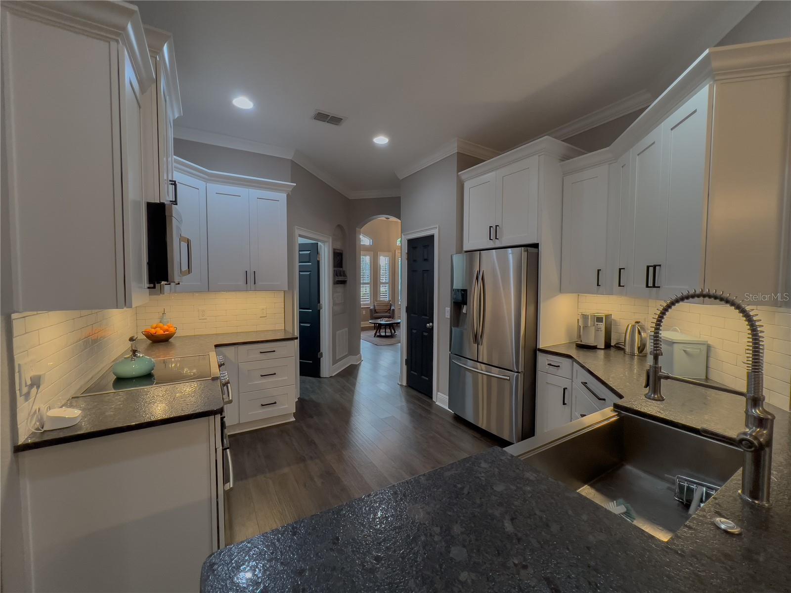 Image 10 of 42 For 410 Thoroughbred Way