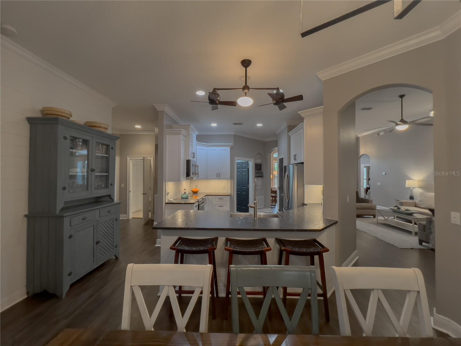 Image 11 of 42 For 410 Thoroughbred Way