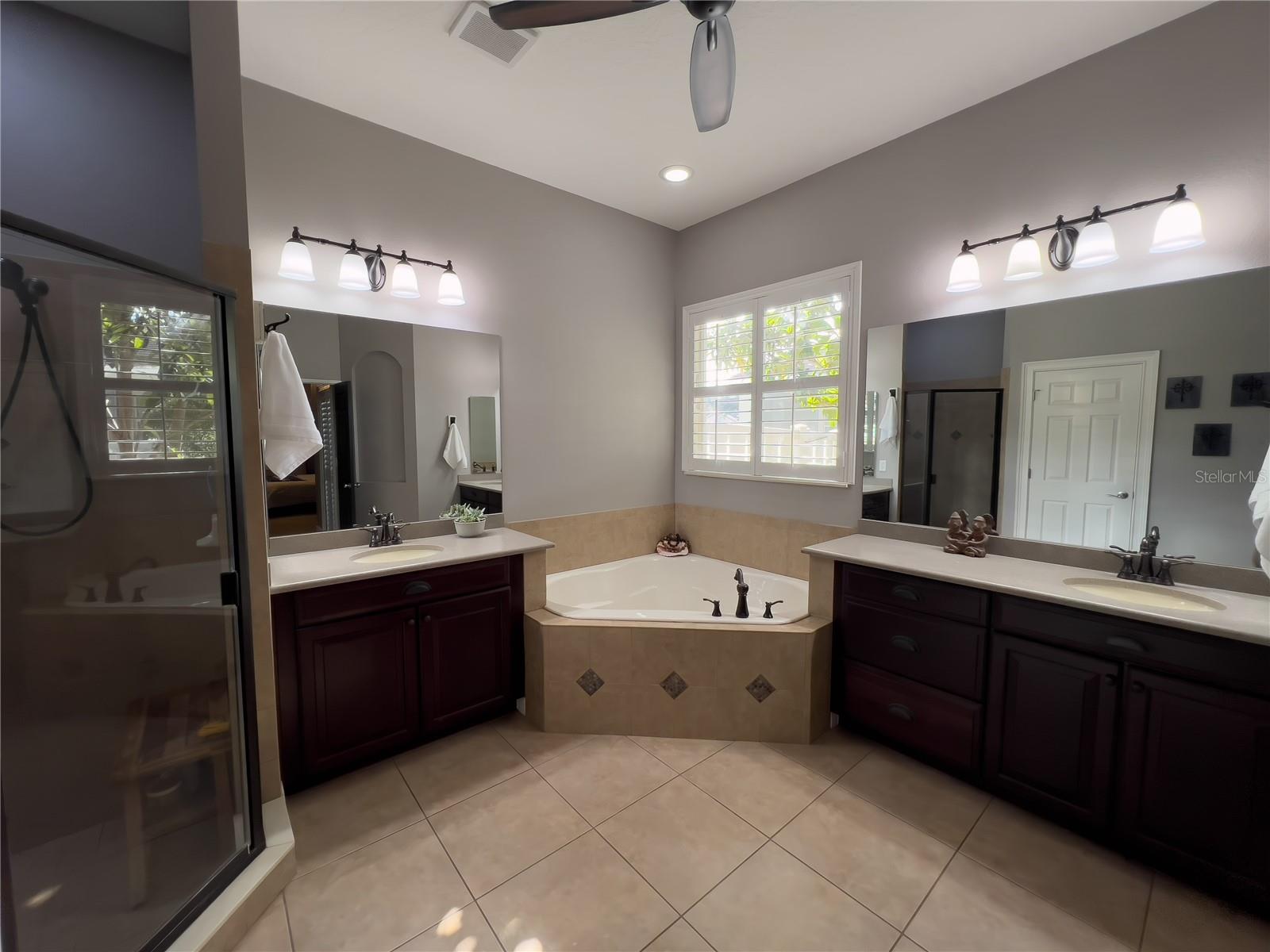 Image 17 of 42 For 410 Thoroughbred Way