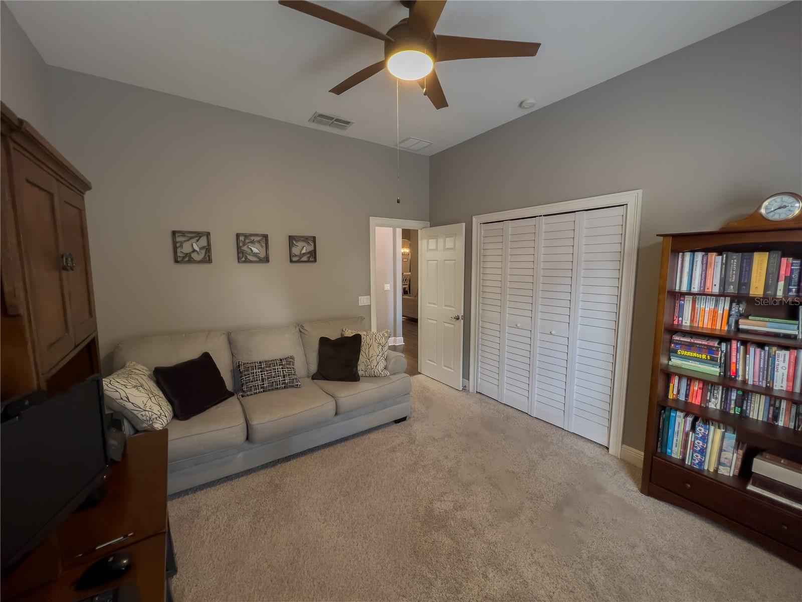 Image 19 of 42 For 410 Thoroughbred Way