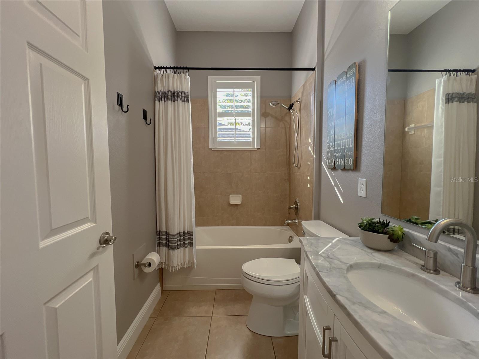 Image 20 of 42 For 410 Thoroughbred Way