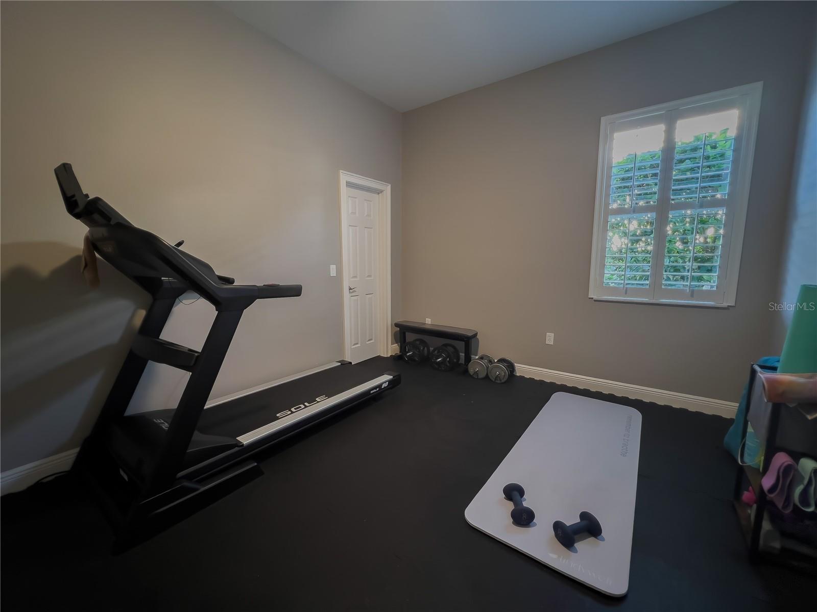 Image 21 of 42 For 410 Thoroughbred Way