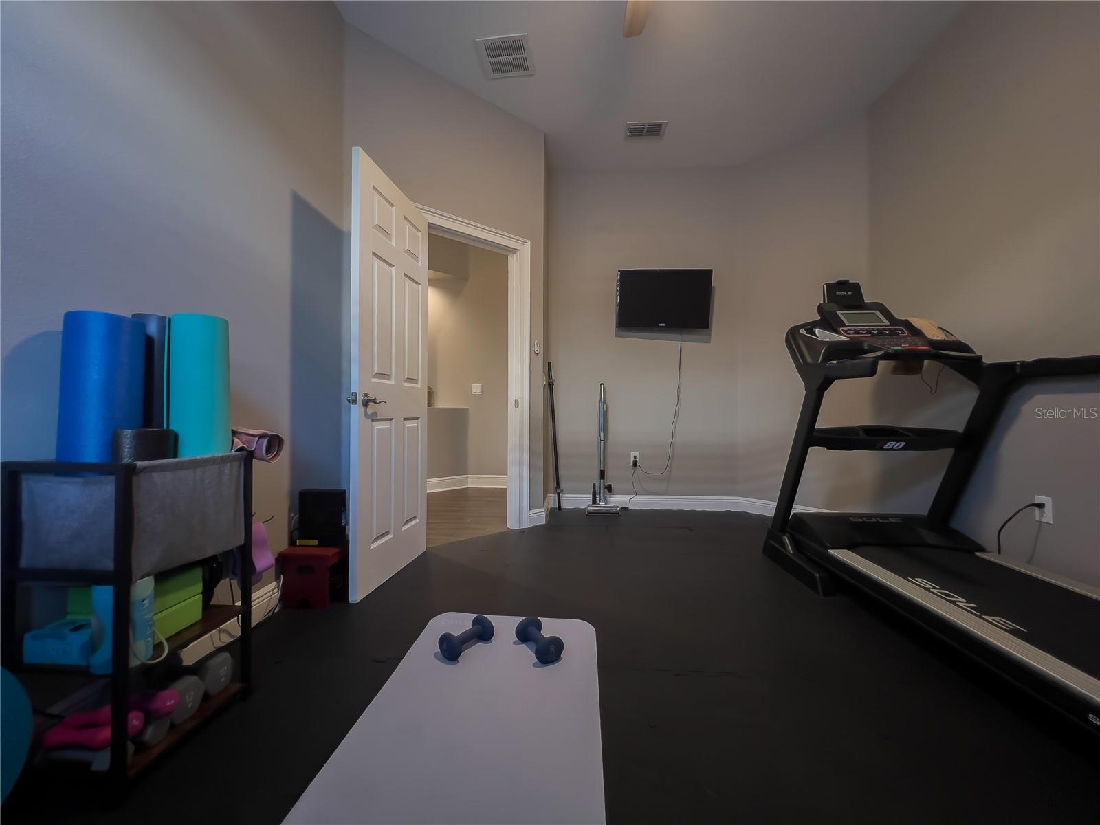 Image 22 of 42 For 410 Thoroughbred Way