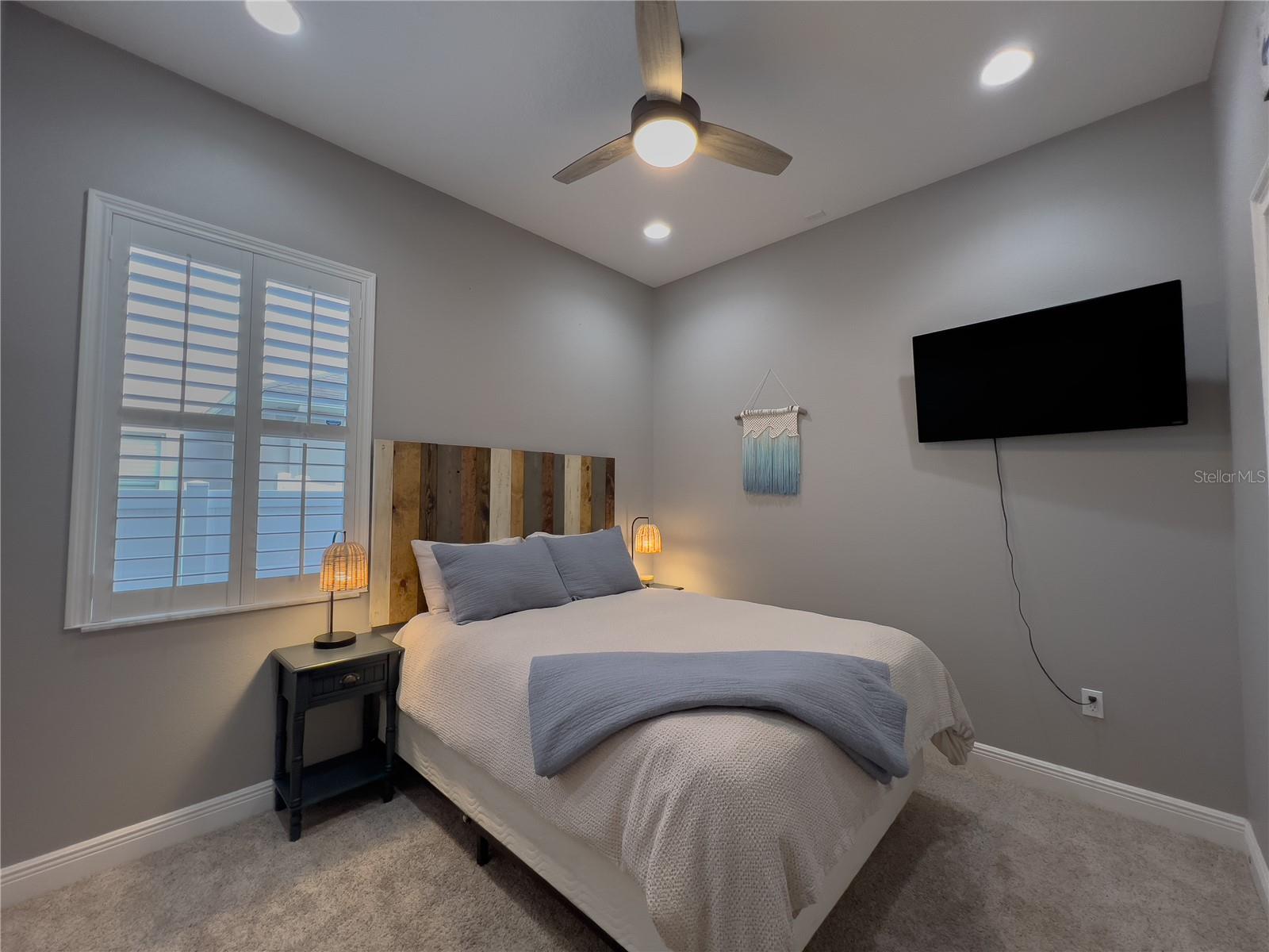 Image 24 of 42 For 410 Thoroughbred Way