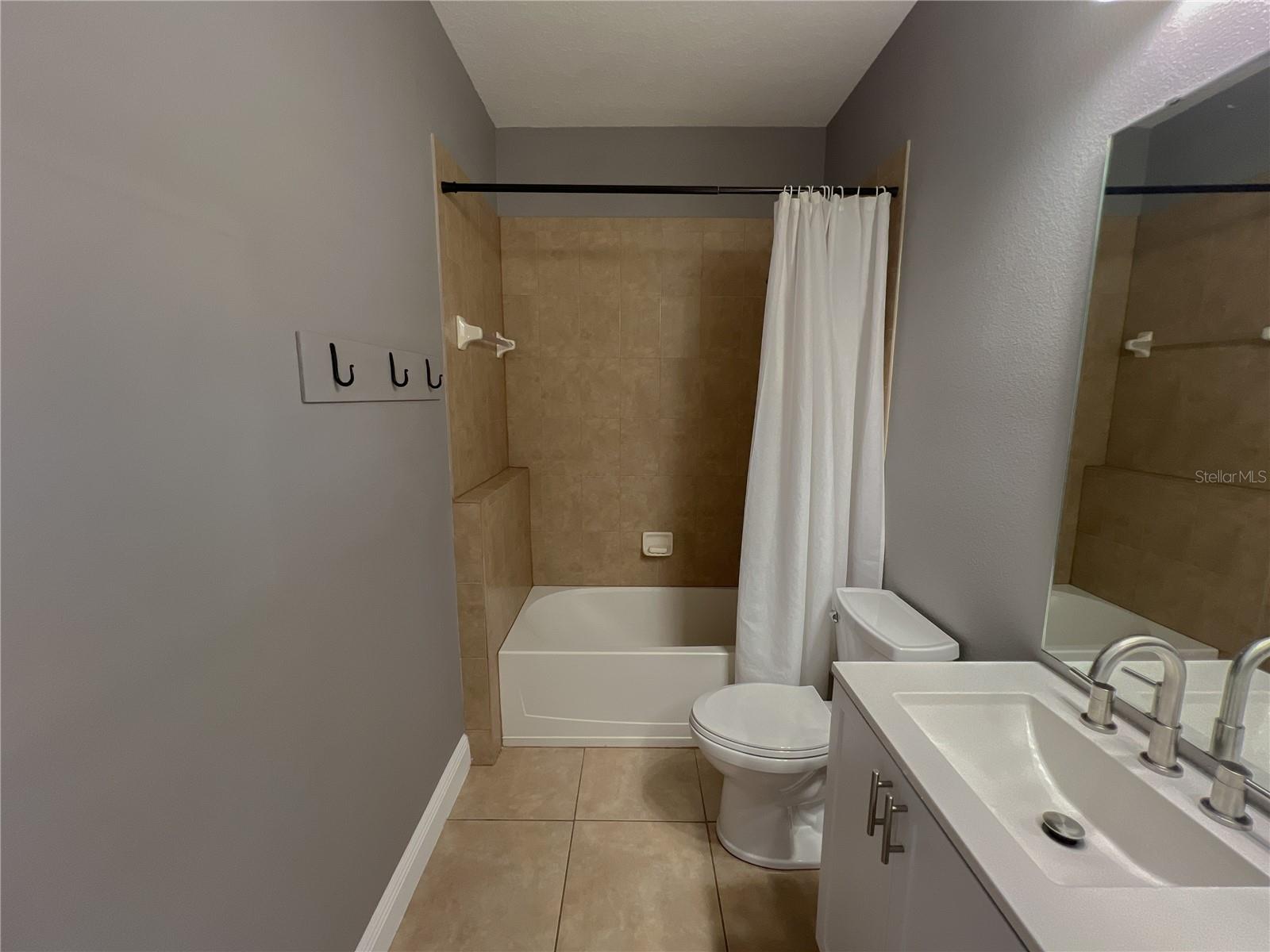 Image 28 of 42 For 410 Thoroughbred Way