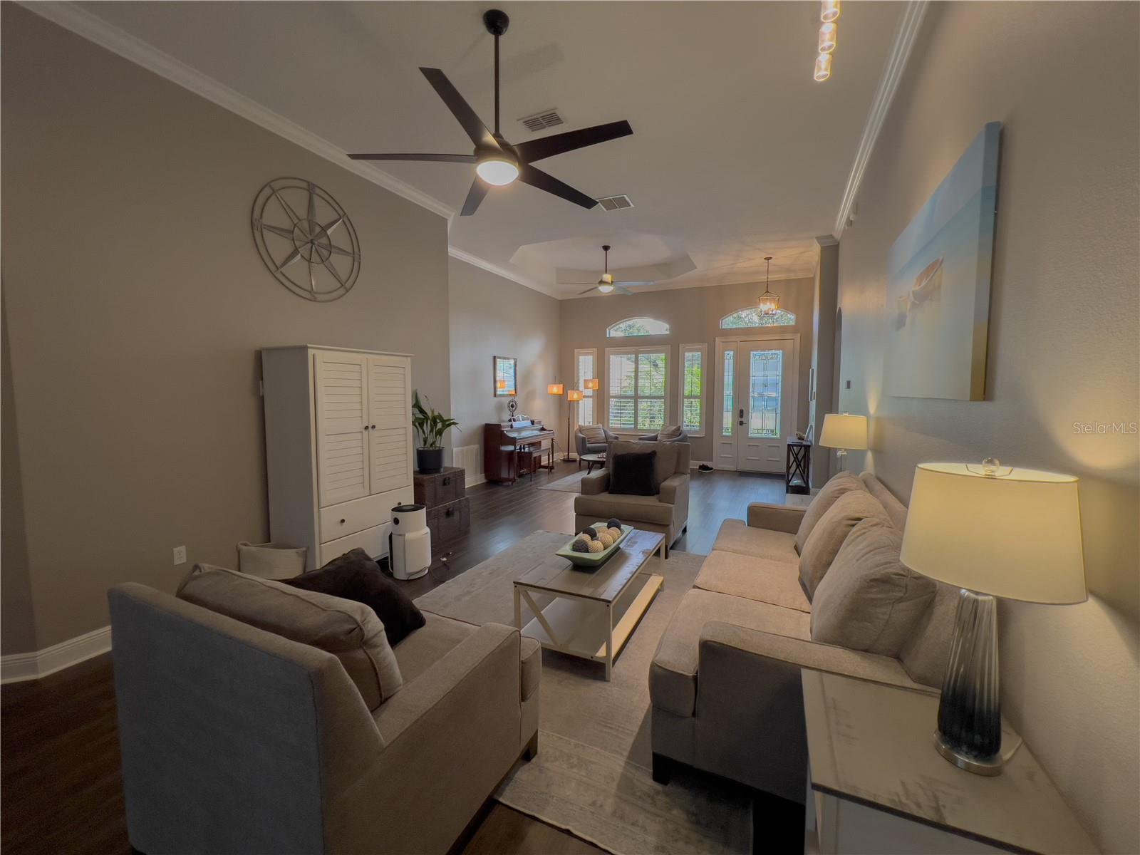 Image 7 of 42 For 410 Thoroughbred Way