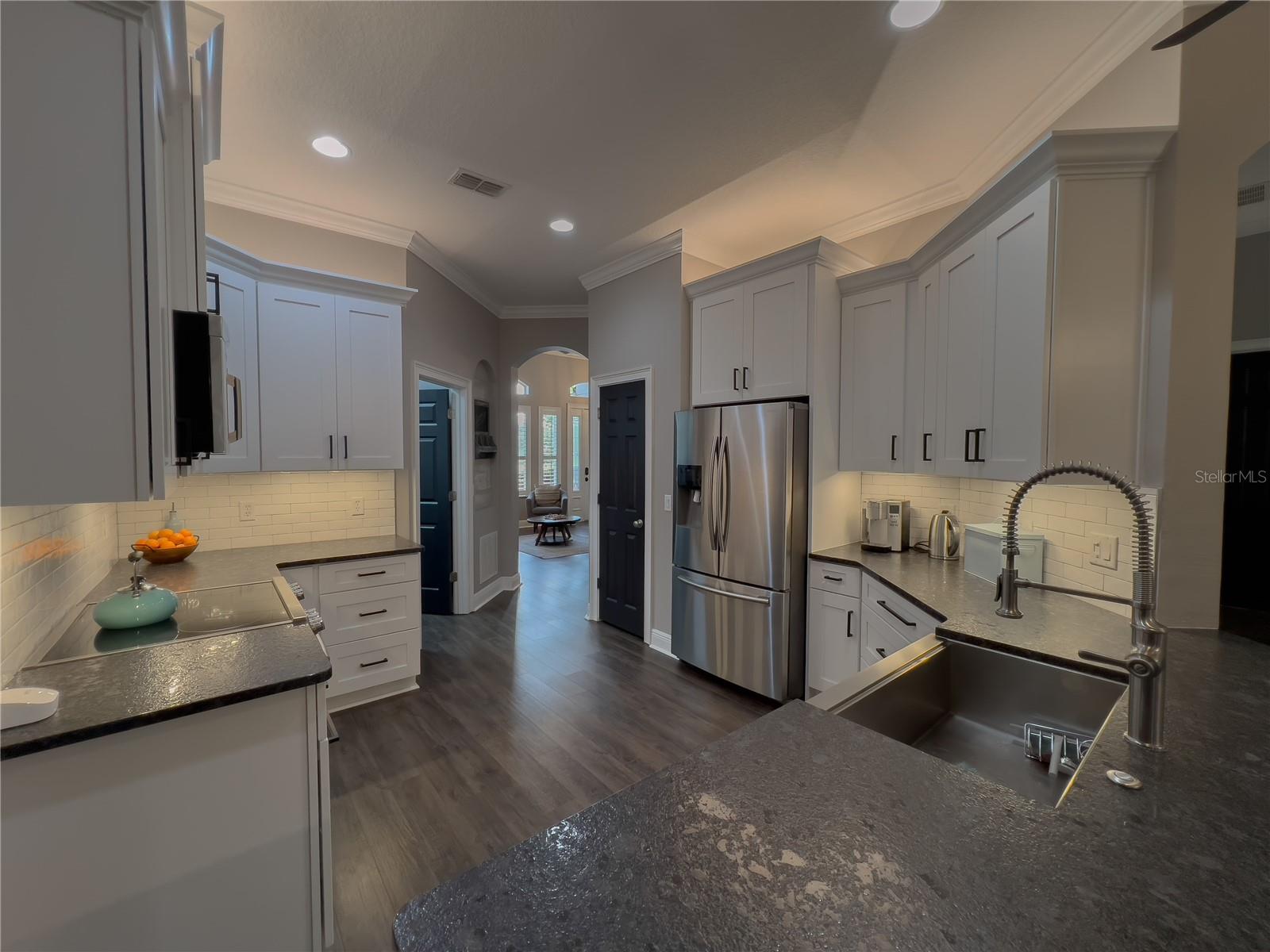 Image 9 of 42 For 410 Thoroughbred Way