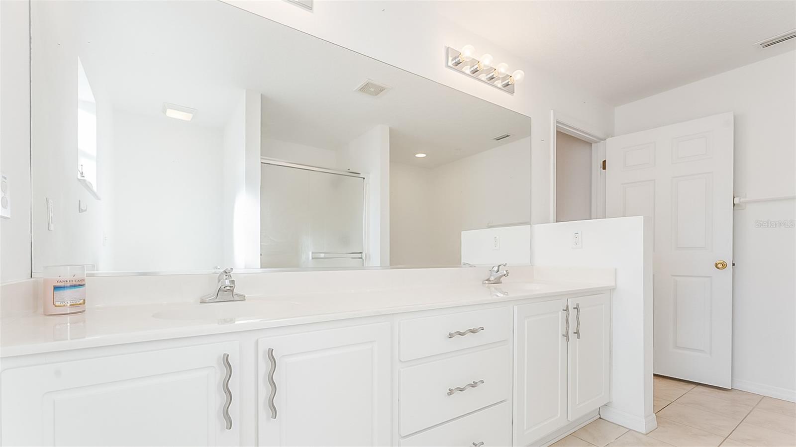 Image 11 of 24 For 8 White Hurst Lane