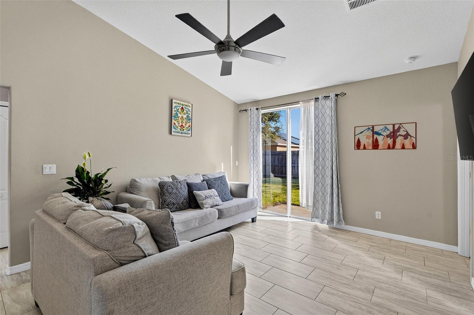 Image 10 of 46 For 5345 Oak Breeze Avenue