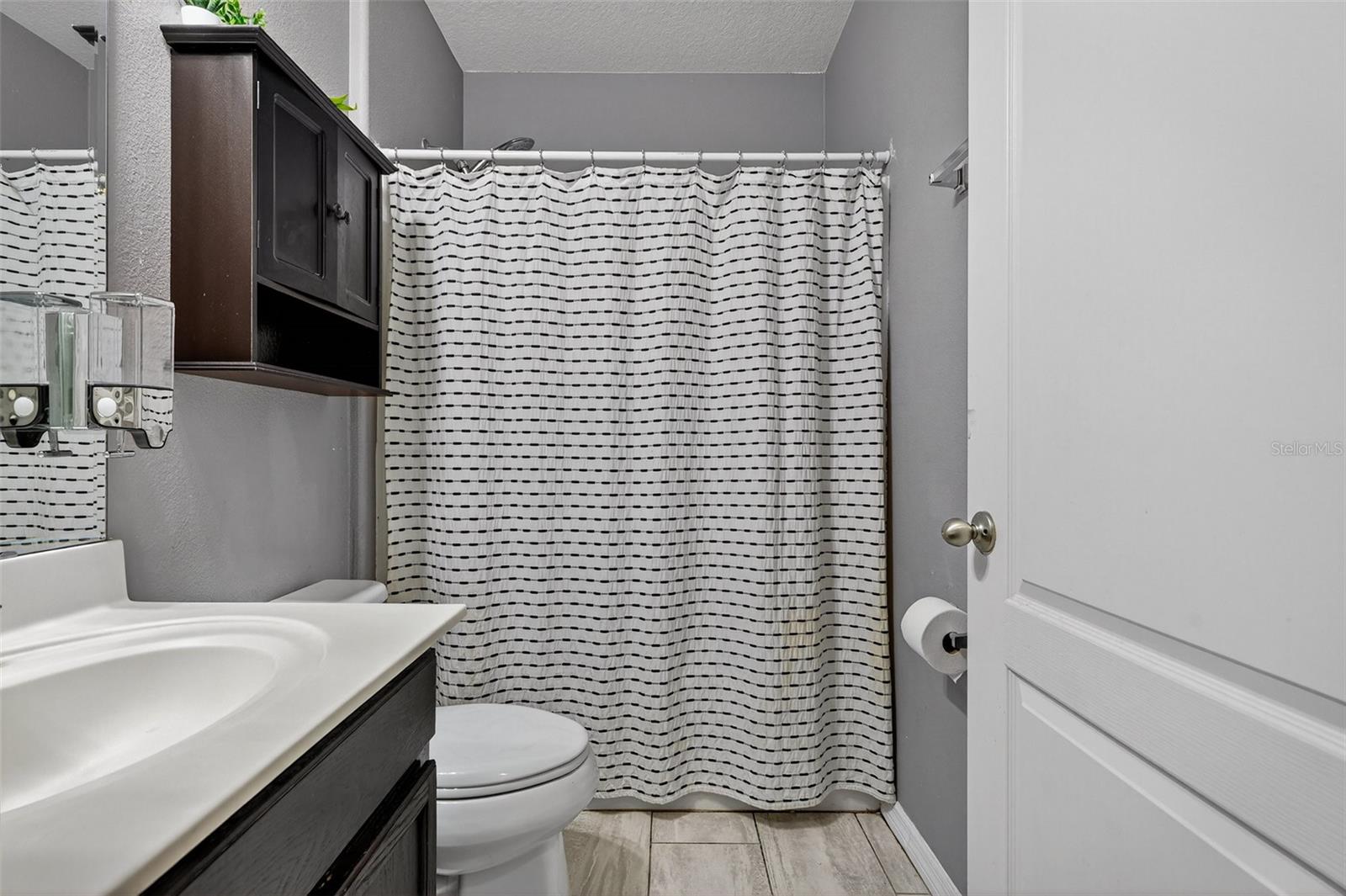 Image 19 of 46 For 5345 Oak Breeze Avenue