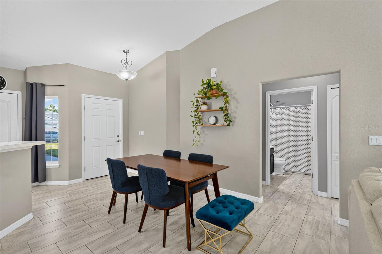 Image 4 of 46 For 5345 Oak Breeze Avenue