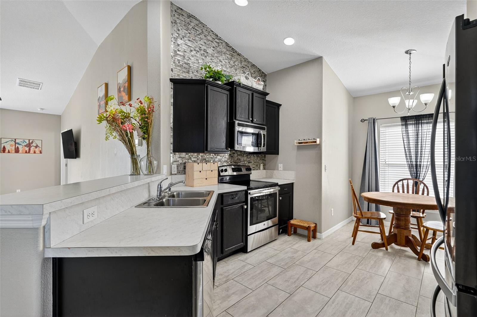 Image 5 of 46 For 5345 Oak Breeze Avenue