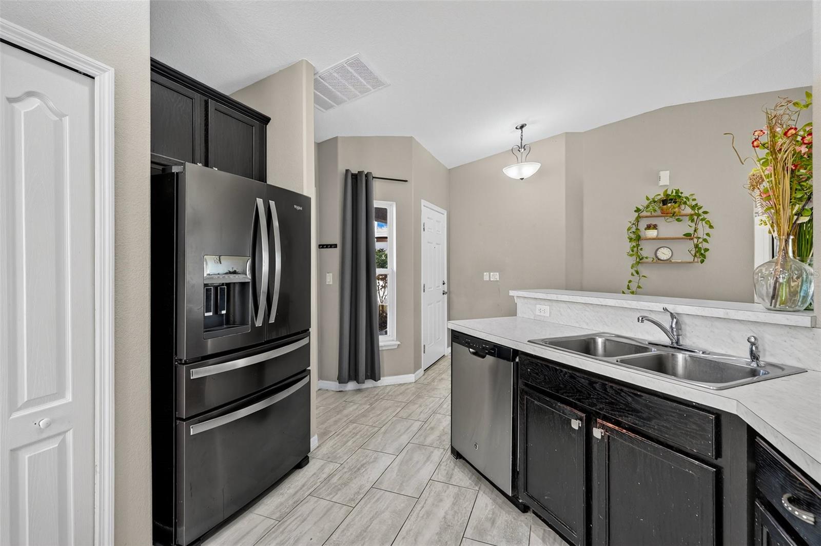 Image 7 of 46 For 5345 Oak Breeze Avenue