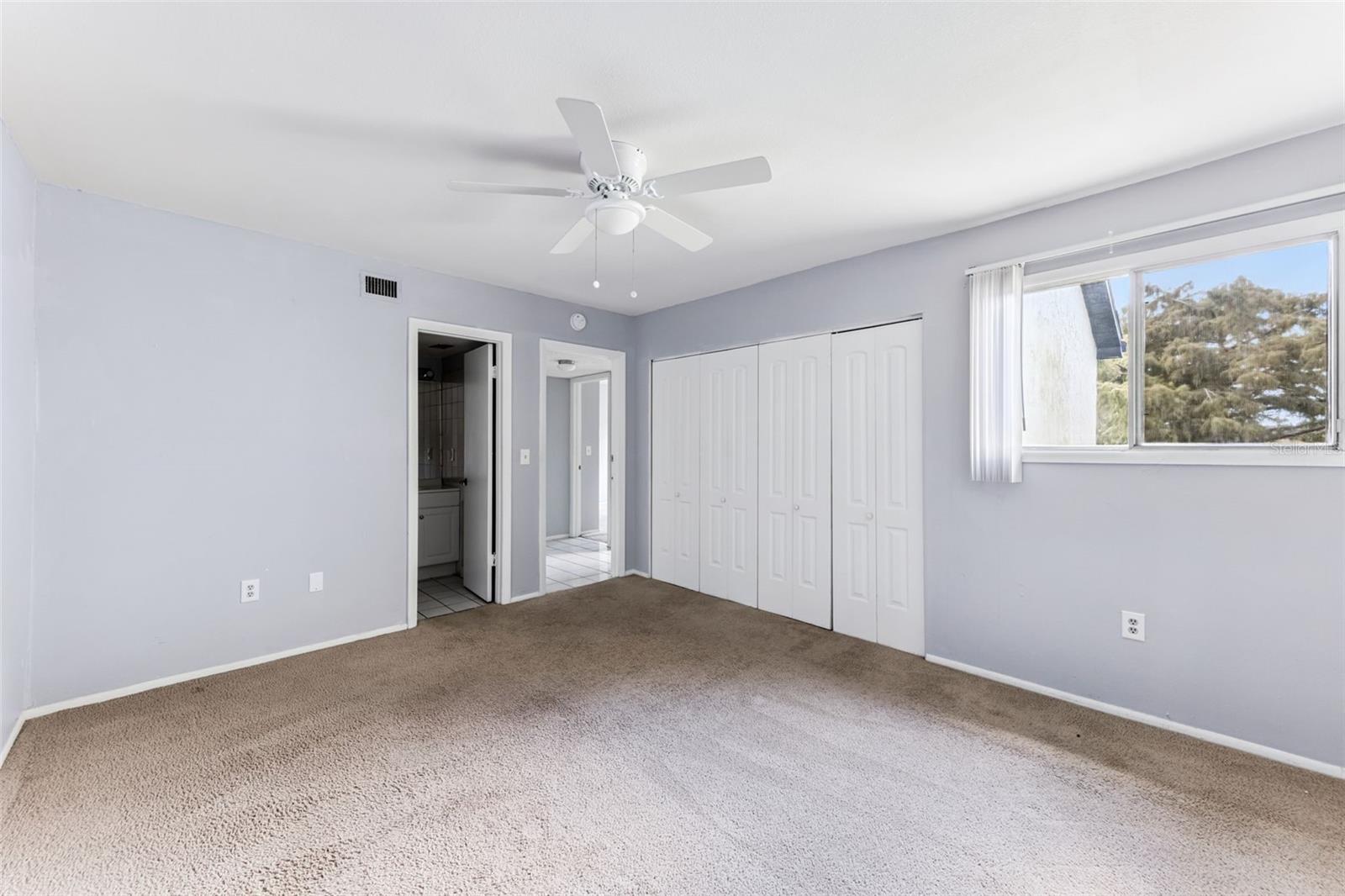 Image 12 of 30 For 914 Lake Destiny Road G