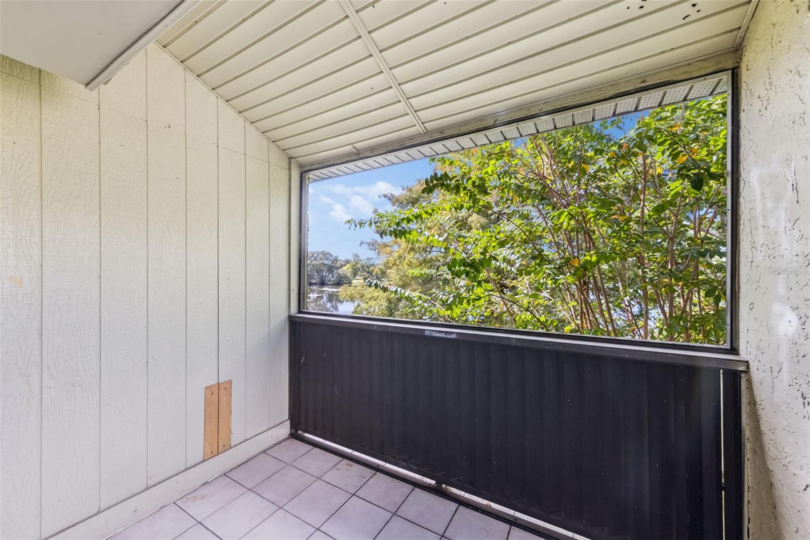 Image 16 of 30 For 914 Lake Destiny Road G