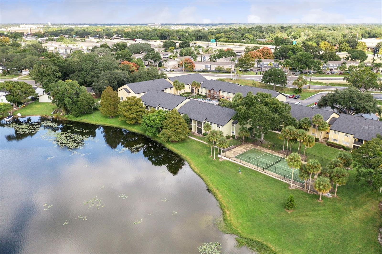 Image 23 of 30 For 914 Lake Destiny Road G