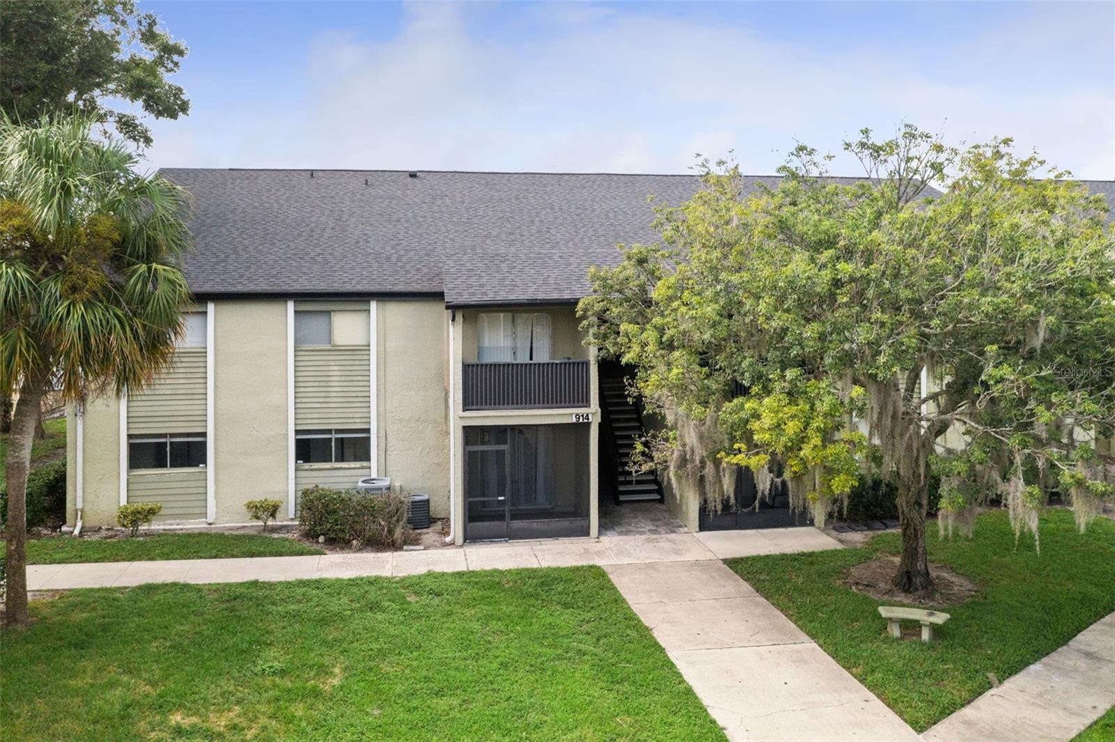 Image 3 of 30 For 914 Lake Destiny Road G