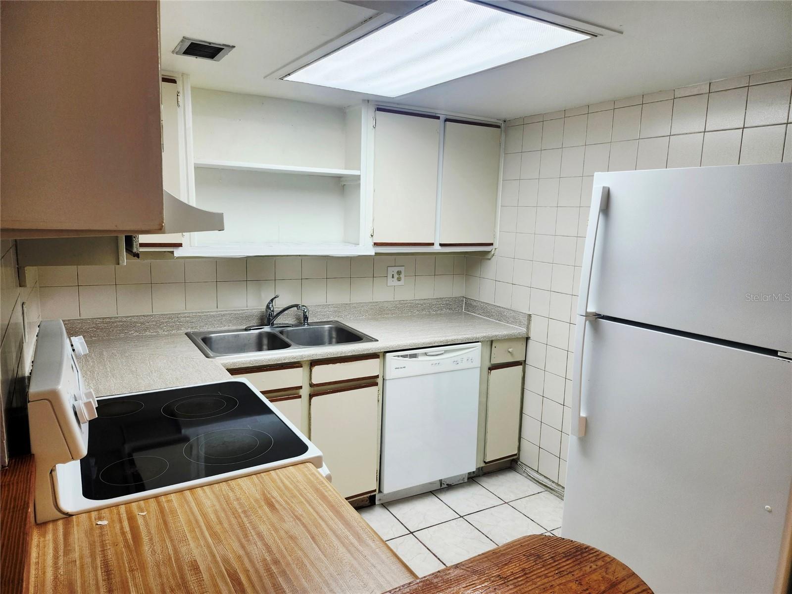 Image 8 of 30 For 914 Lake Destiny Road G