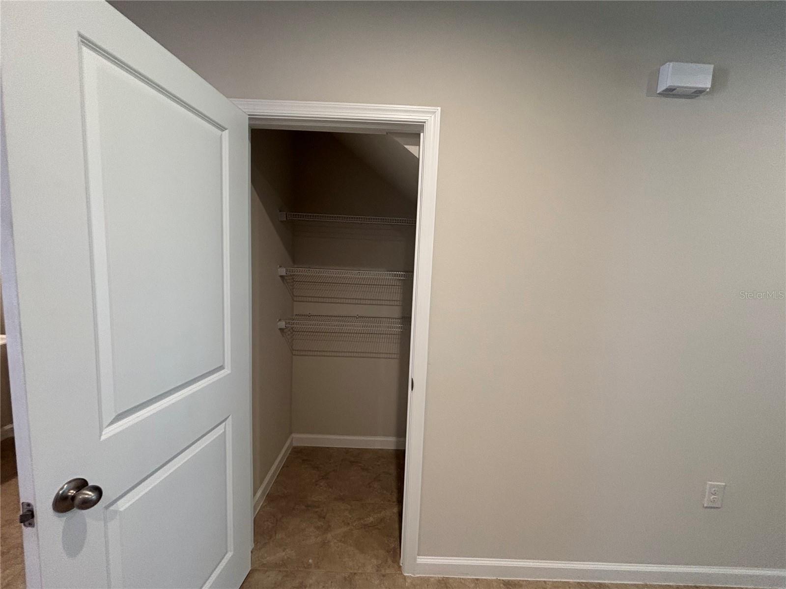 Image 14 of 33 For 2212 Fluorescent Way