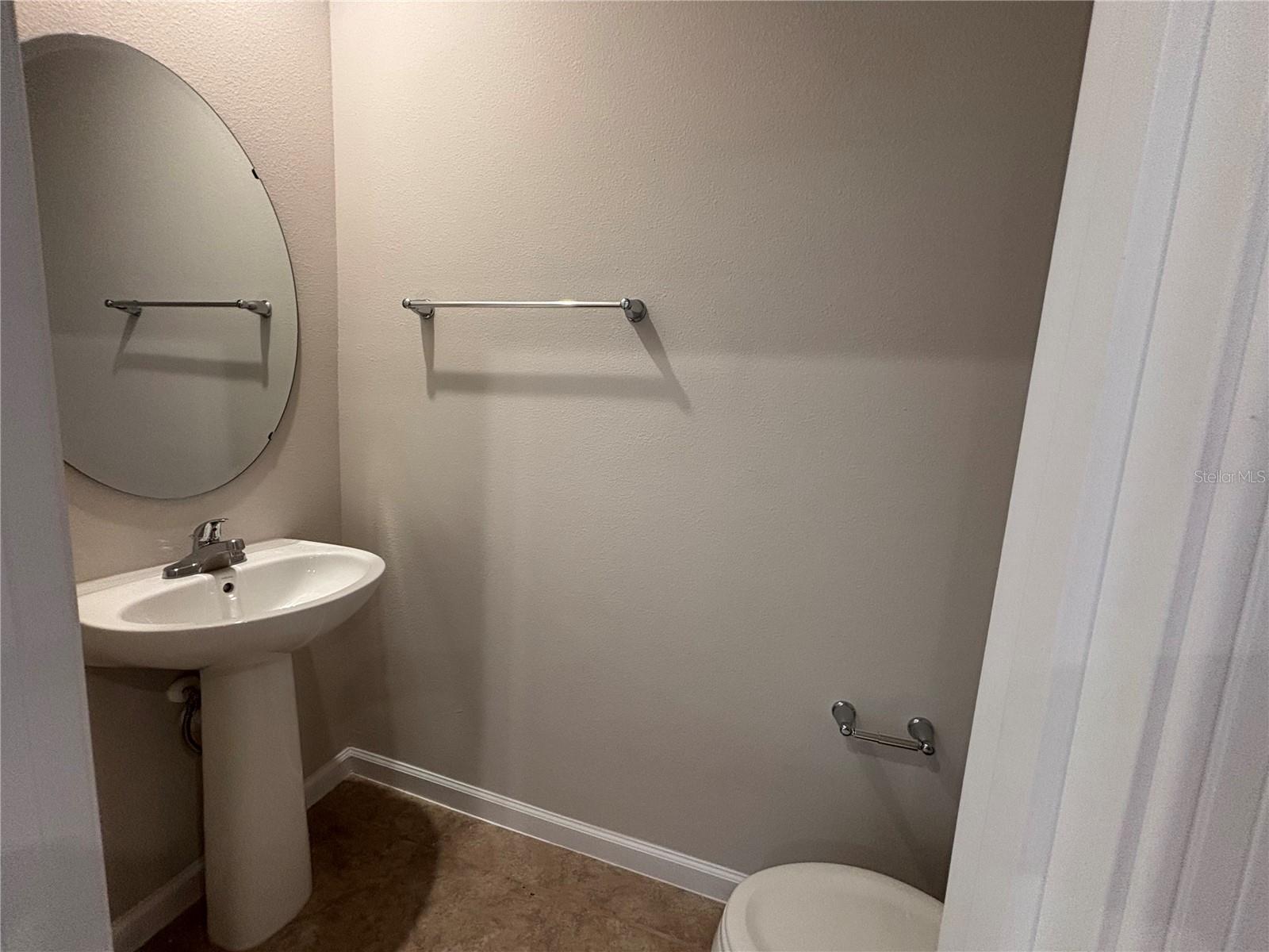 Image 15 of 33 For 2212 Fluorescent Way