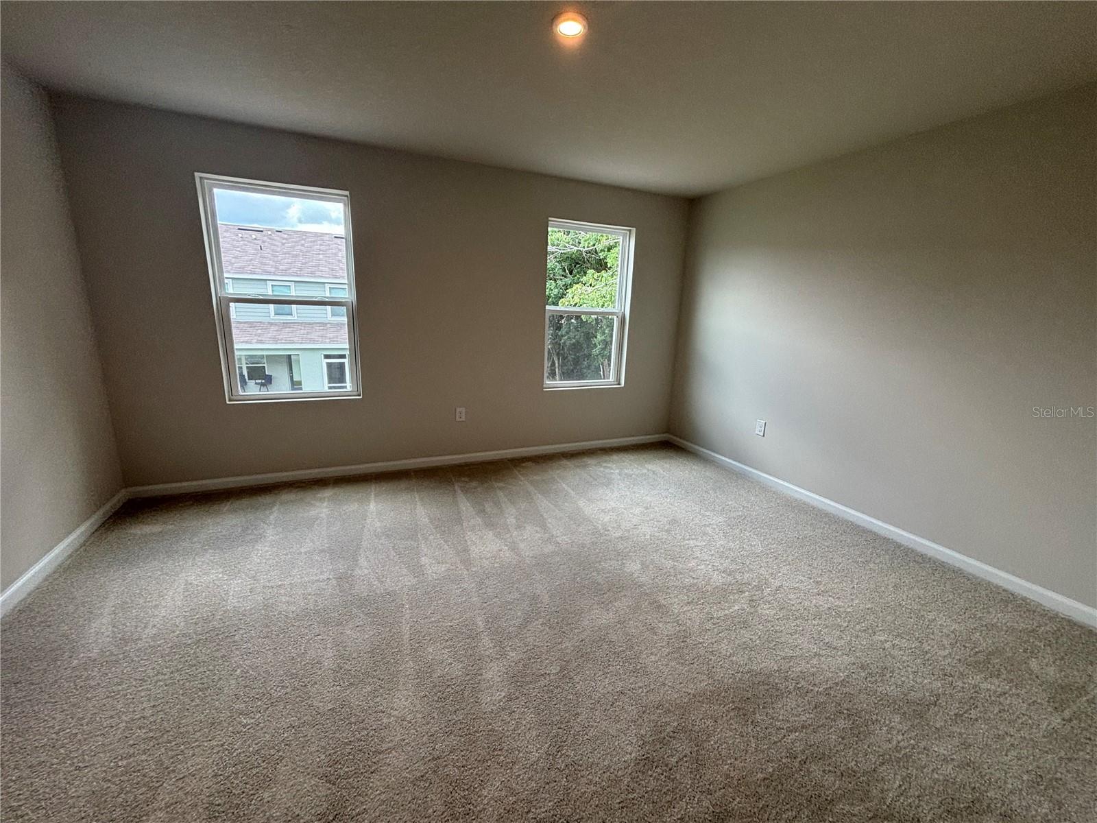 Image 18 of 33 For 2212 Fluorescent Way