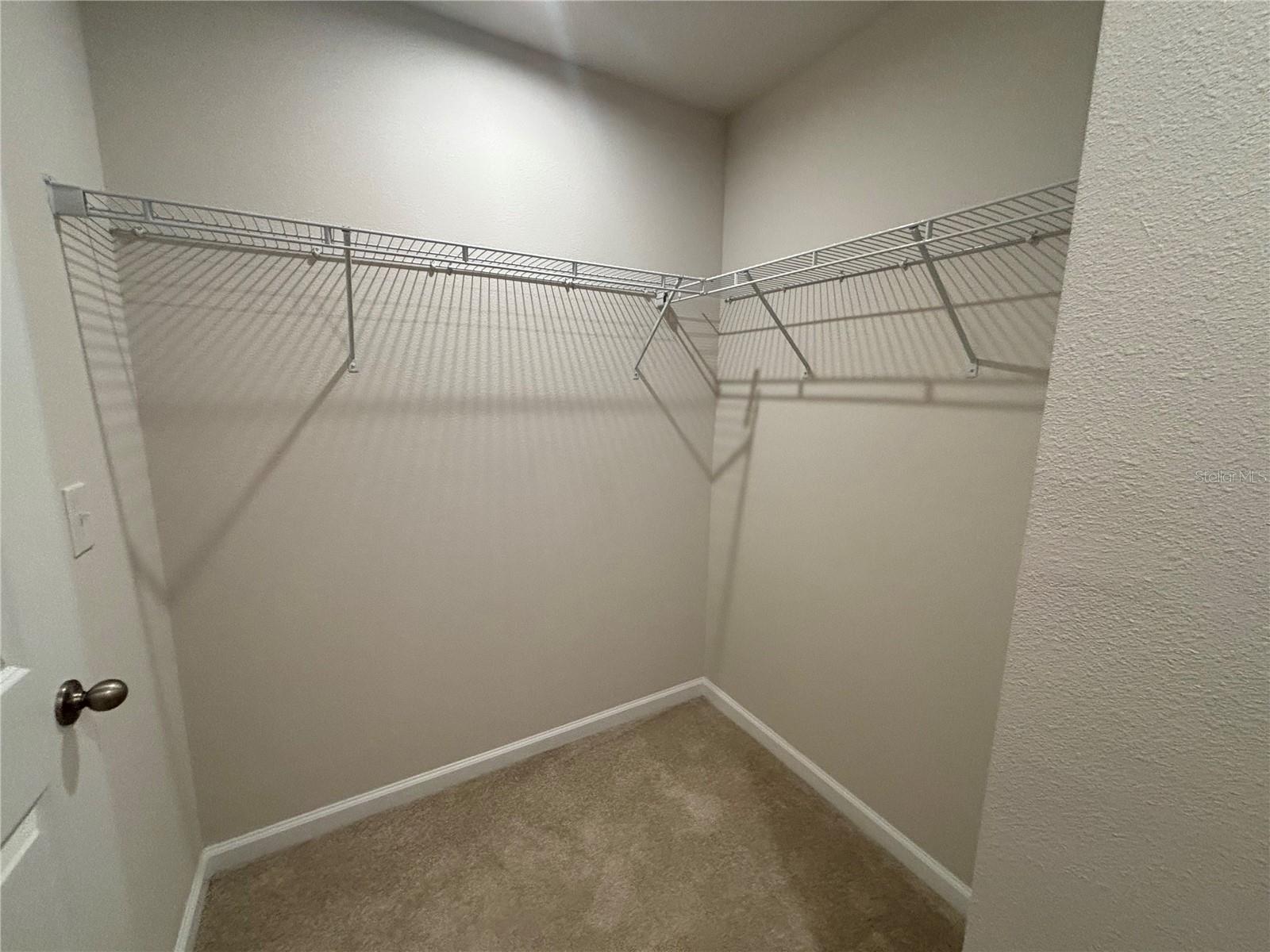 Image 22 of 33 For 2212 Fluorescent Way