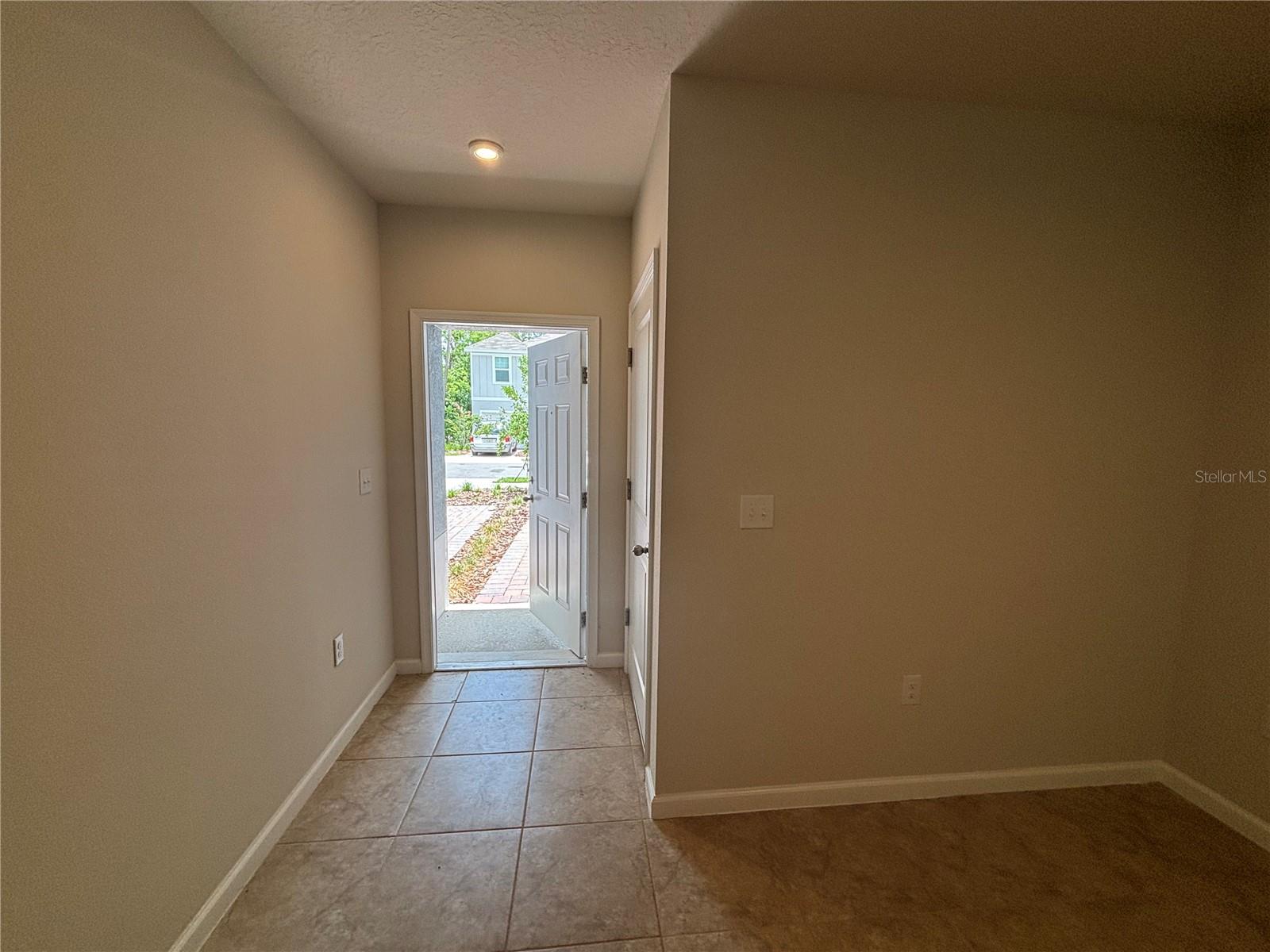 Image 6 of 33 For 2212 Fluorescent Way