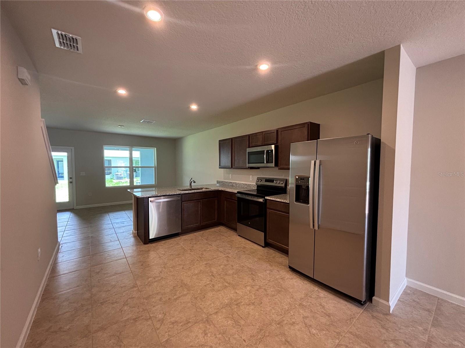 Image 9 of 33 For 2212 Fluorescent Way