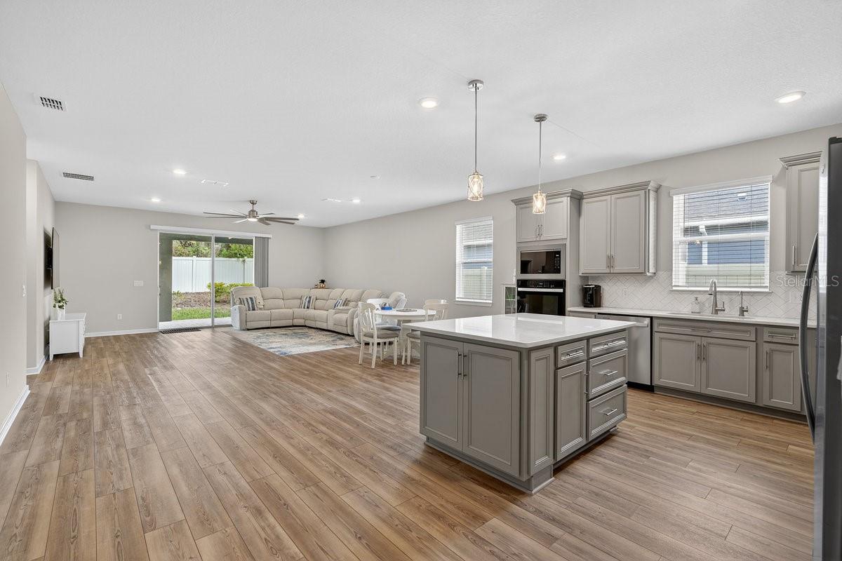 Image 15 of 51 For 2004 Canopy Terrace Boulevard