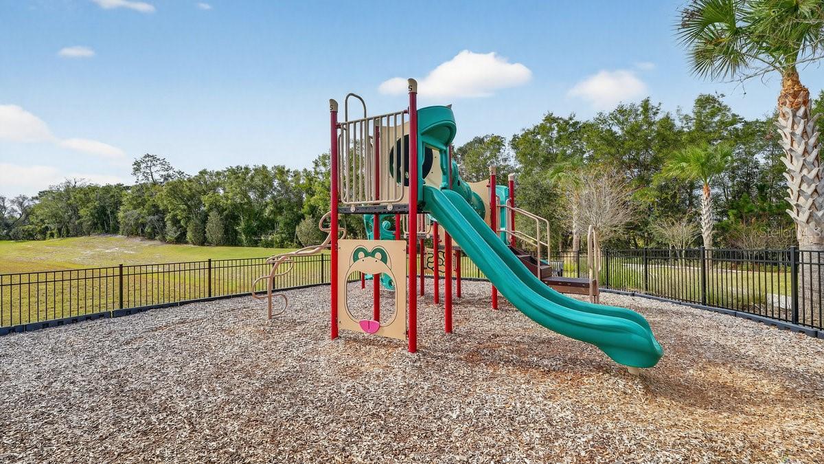 Image 42 of 51 For 2004 Canopy Terrace Boulevard