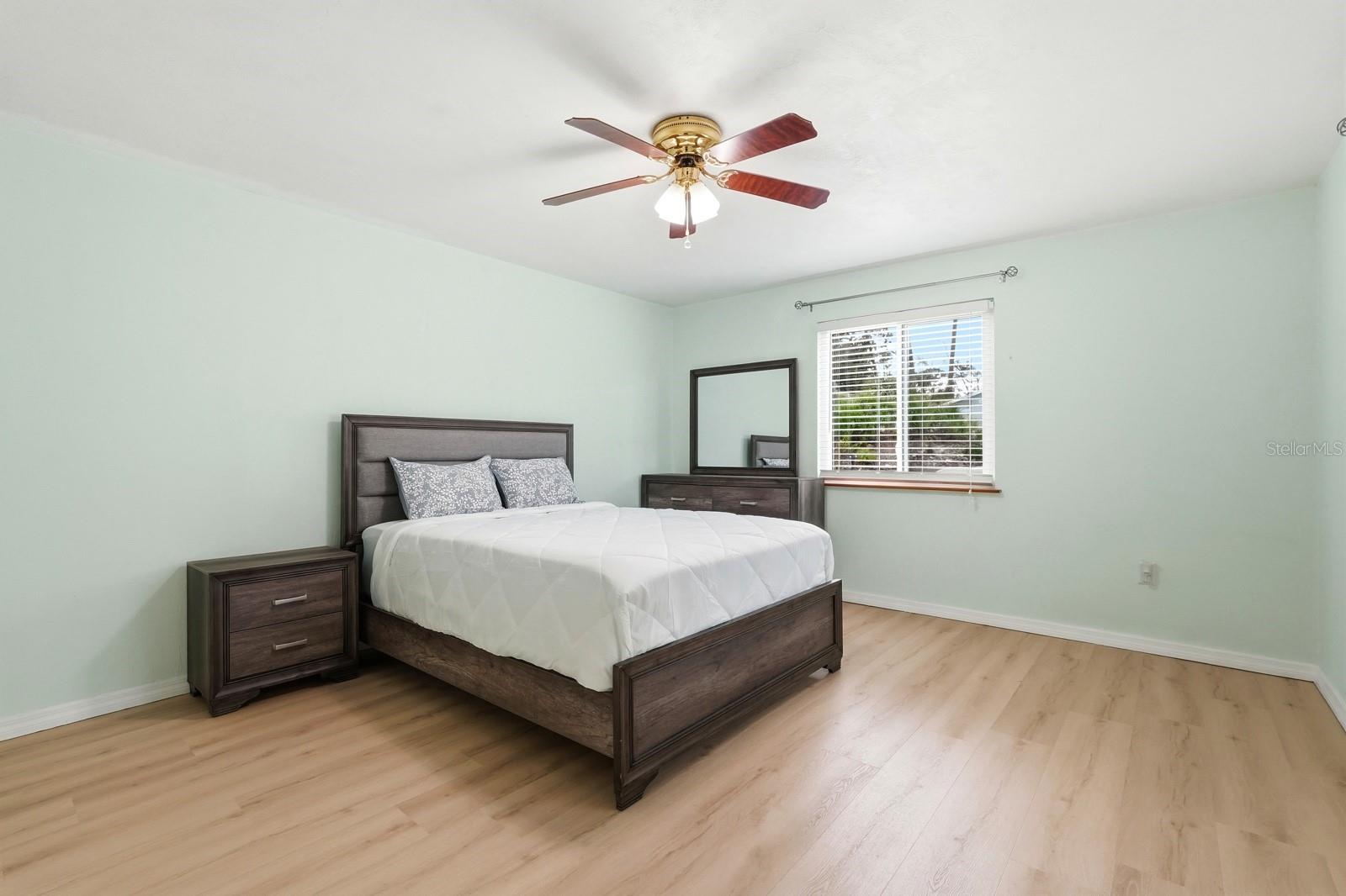 Image 24 of 46 For 120 Oak Lane