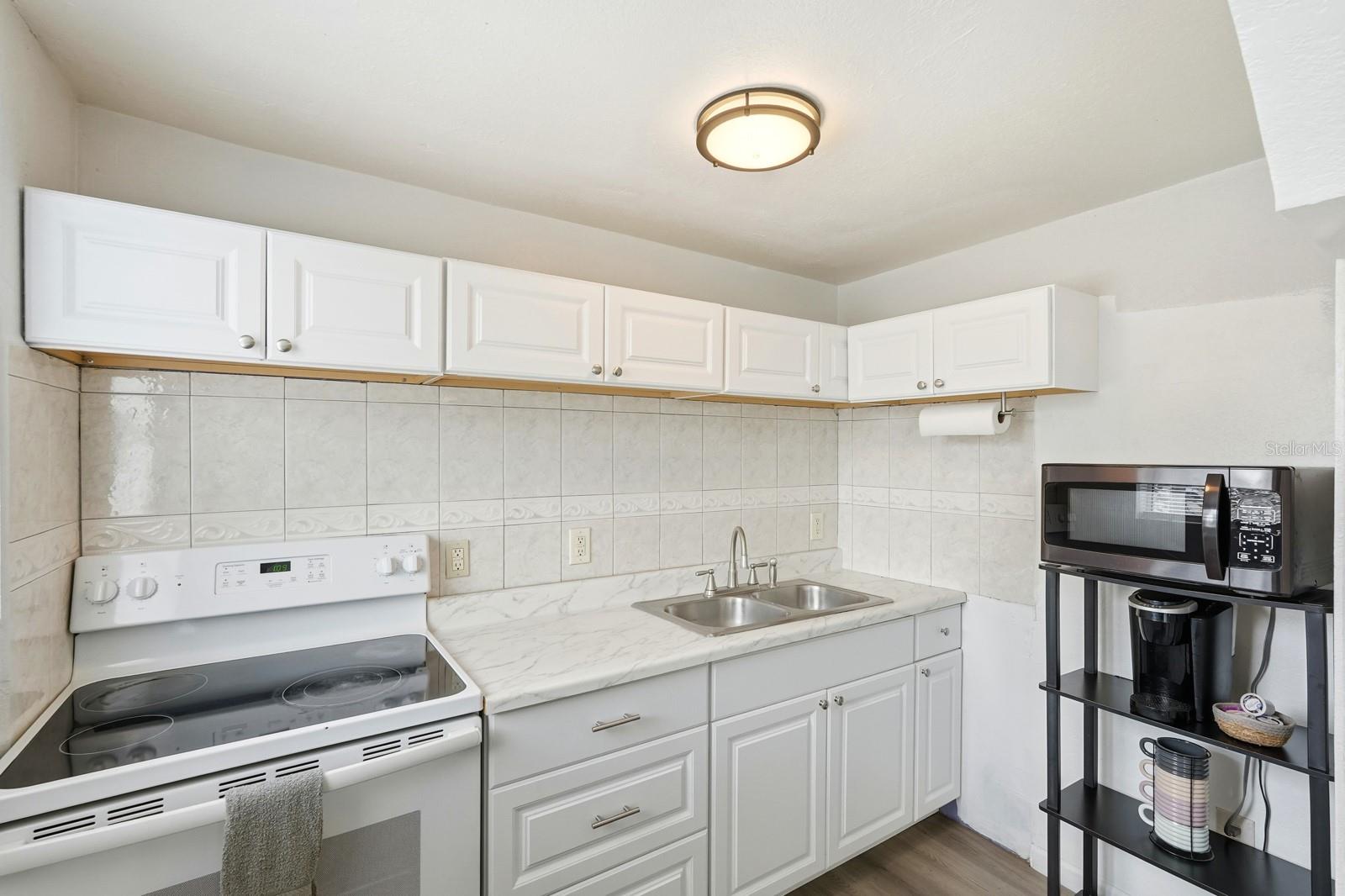 Image 12 of 64 For 715 Harvey Avenue