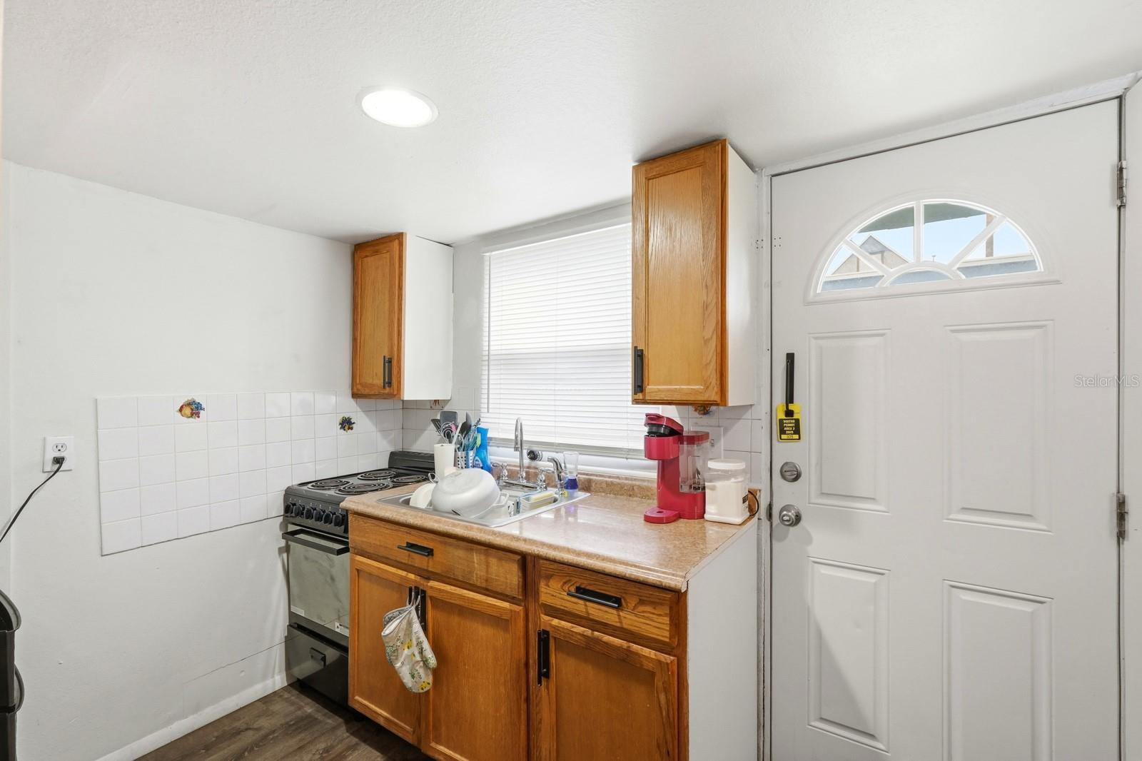 Image 19 of 64 For 715 Harvey Avenue